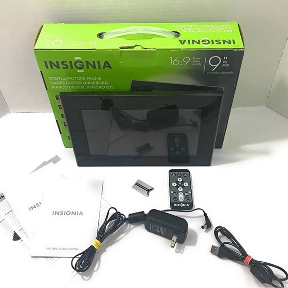 Insignia 9-Inch Digital Picture Frame - Picture 1 of 5